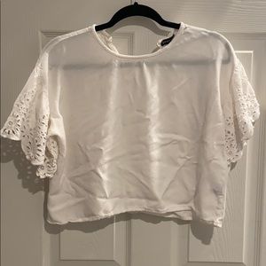 White crop top, with lace puff sleeves